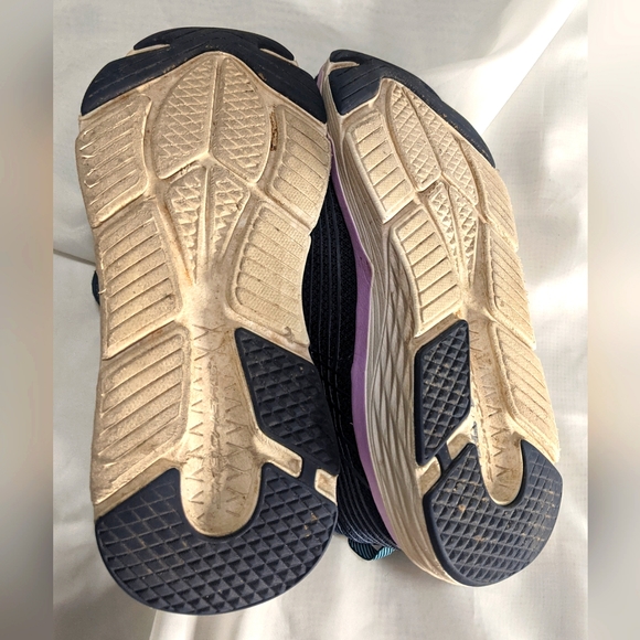 Sketchers Max Cushion Air Cooled Shoes - Picture 8 of 8